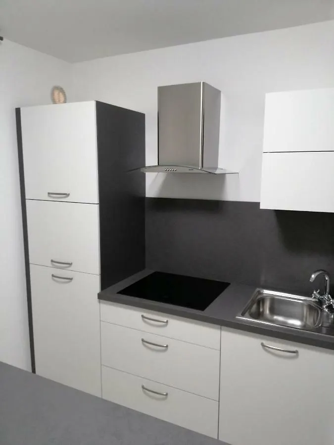 Studio Apartment Mila Pola 0*,  Croazia