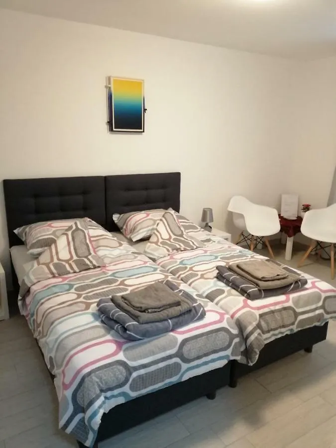 Studio Apartment Mila Pola 0*,